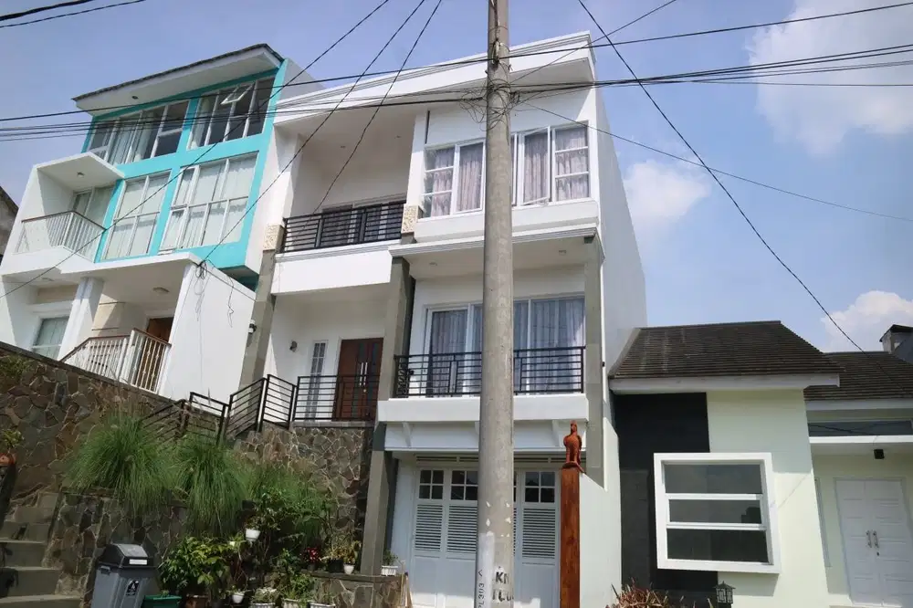 Rumah Dijual Di Lembang Bandung Barat 2 Lantai 5 Kamar Tidur Mewah Cantik Siap Huni Type 222/184 - 4