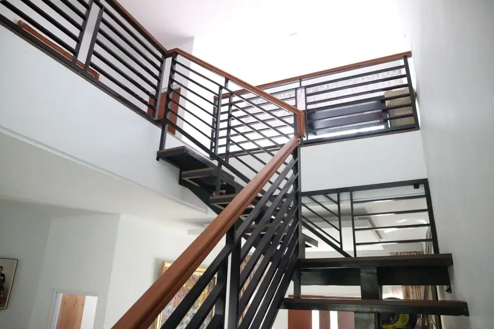Rumah Dijual Di Lembang Bandung Barat 2 Lantai 5 Kamar Tidur Mewah Cantik Siap Huni Type 222/184 - 16