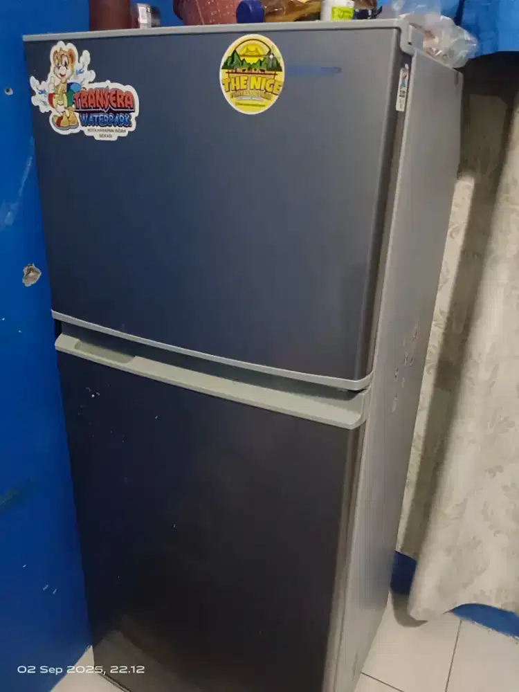 Rongsok kulkas bekas