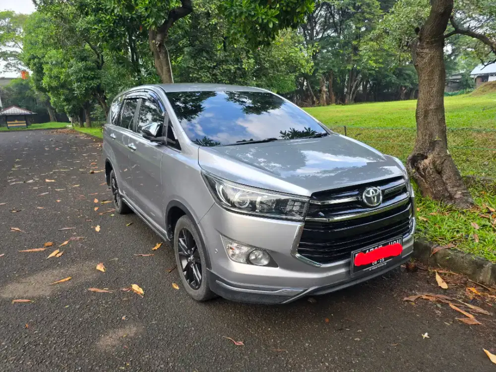Kijang Innova Venturer 2020 Silver Diesel AT
