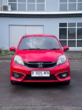Honda Brio e at 2017 merah
