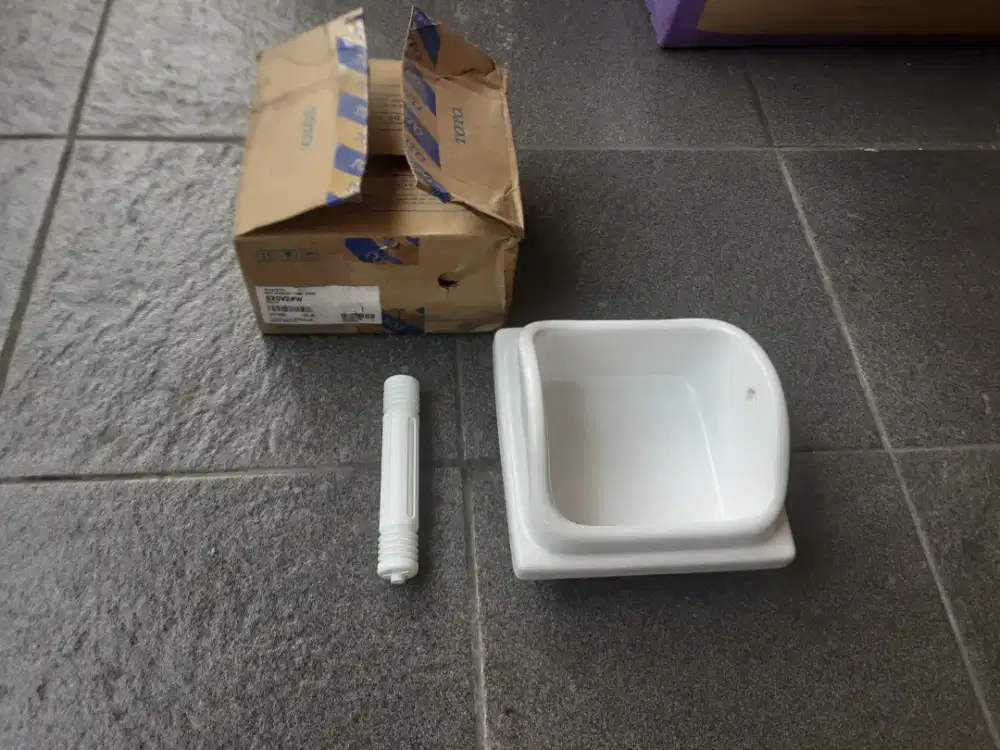 Tempat tissue kamar mandi