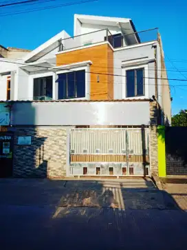 Jual rumah 3 lantai pinggir jalan soreang