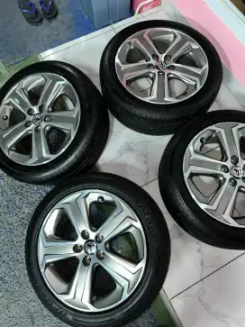 Dijual cepat velg dan ban kondisi masih bagus,