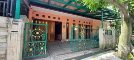 Dijual Rumah di Komplek Pratista Antapani, 2 Lantai Ada Kolam Ikannya