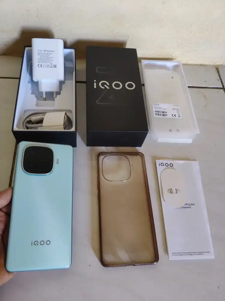 Iqoo z9 12/256 garansi resmi mulus
