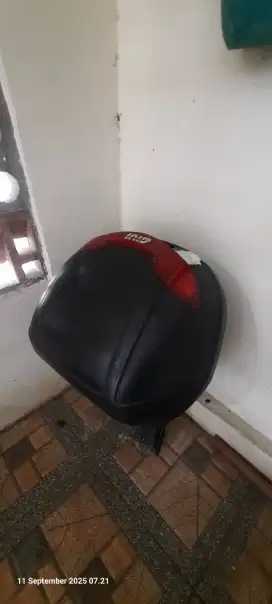 Box Motor GIVI dan Braket untuk motor beat