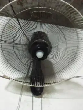 Dijual kipas angin tembok 16 inchi merk cosmos mls normal siap pakai