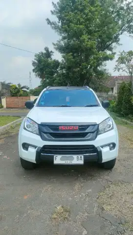 Isuzu MUX 2.5 AT 2017