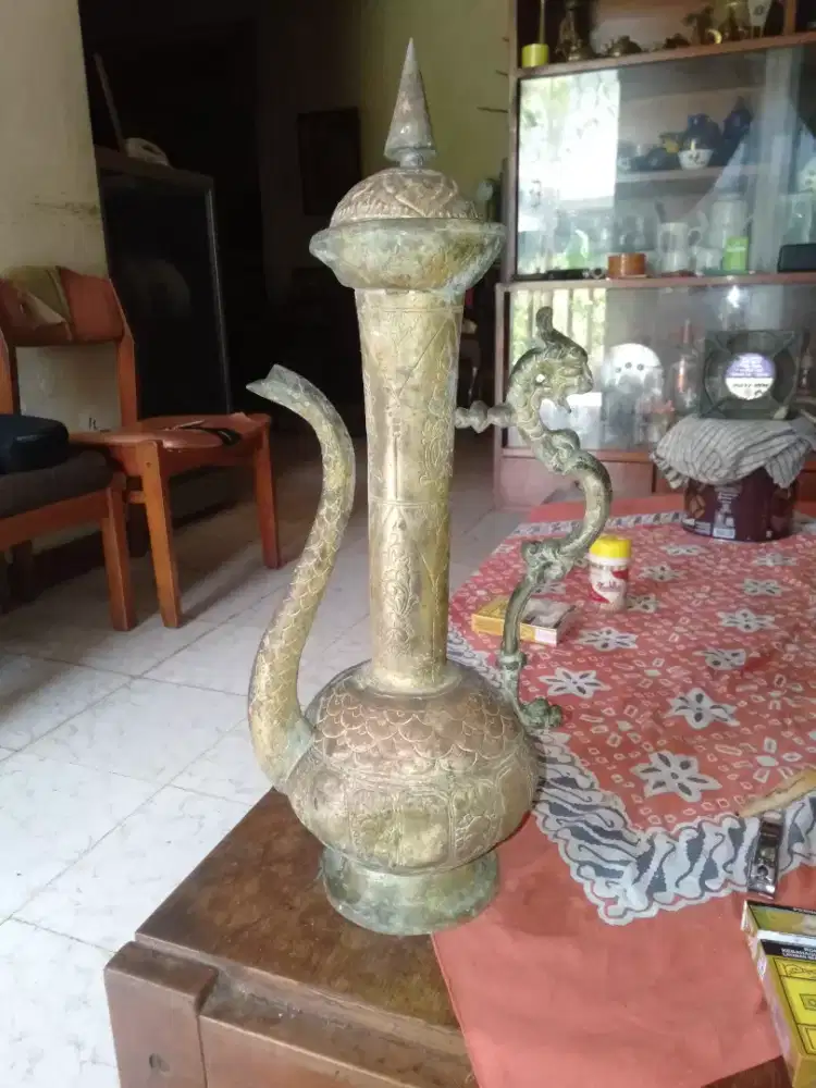 Hiasan teko kuningan