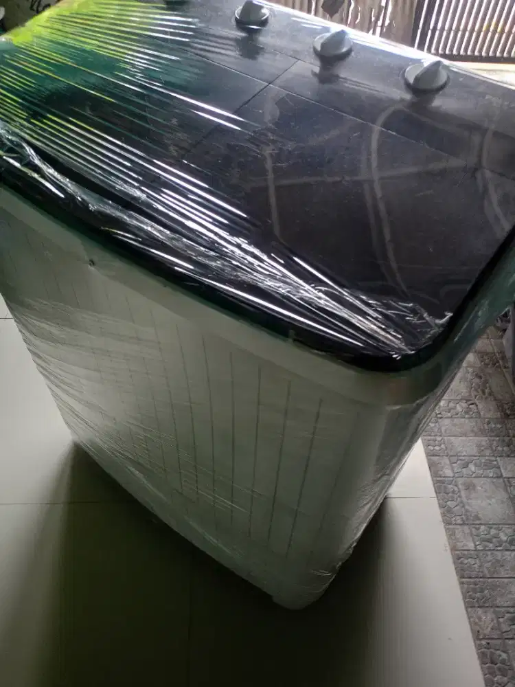 Mesin cuci 2 tabung merk Polytron jumbo kapasitas 10kg siap pakai