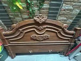 Dua Set Tempat Tidur Jati
