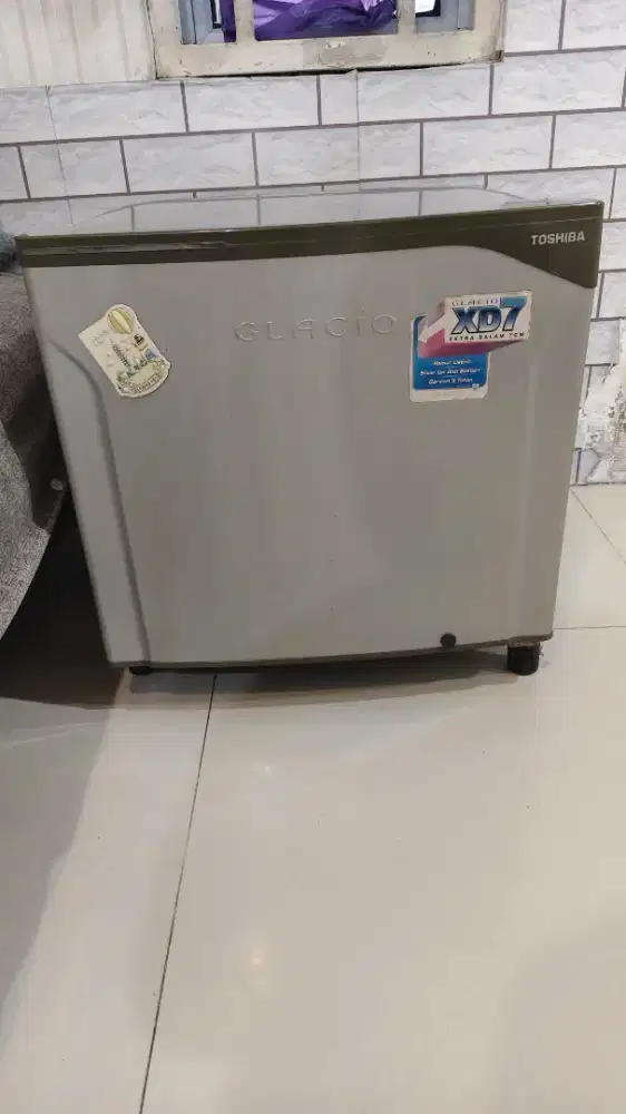 Kulkas mini /Lemari Pendingin Toshiba