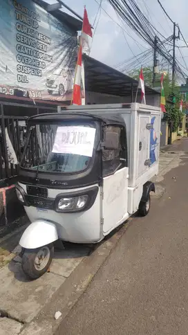 TVS bajaj BOX roda 3