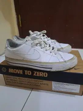 Sepatu Nike court legacy