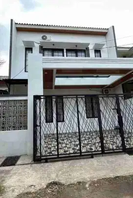 Dijual Mendesak Rumah 2 Lantai Asri di Pesona Ciangsana Bogor