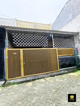 JUAL CEPAT (BU) Rumah Hook 2 Lantai di Jambangan Surabaya, Siap Huni