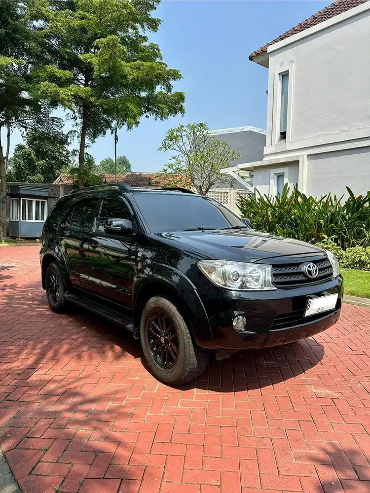 Toyota Fortuner 2.5 Black 2009 Diesel AT