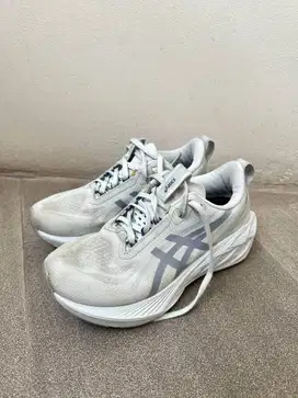 PRELOVED Sepatu Asics Novablast 4 Women Cool Grey/Grey Blue