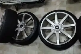 Velg ex Toyota Harrier R22 / ring 22 inch berikut ban kondisi seger