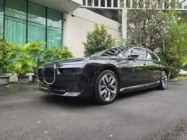 (TDP: 200JT) BMW i7 Xdrive60i 2024 low km i 7 listrik ev