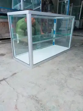 Dijual etalase kaca