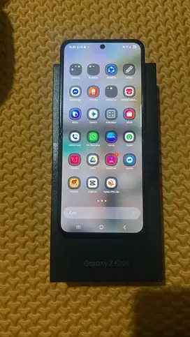 Samsung galaxy z flip4 5G grapith