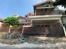 RUMAH MEWAH DENGAN GAYA ARSITEKTUR JAPANESE STYLE DAERAH MANYARAN SMG