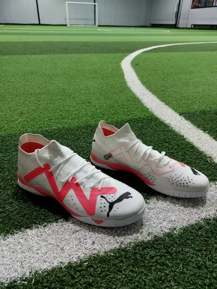 Sepatu Futsal Puma Future Ultimate TF White Pink EUR 44 (28,5cm)