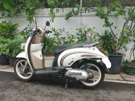 Honda Scoopy Thn 2012 CW putih di jual cepat BU. 7 juta nego tipis