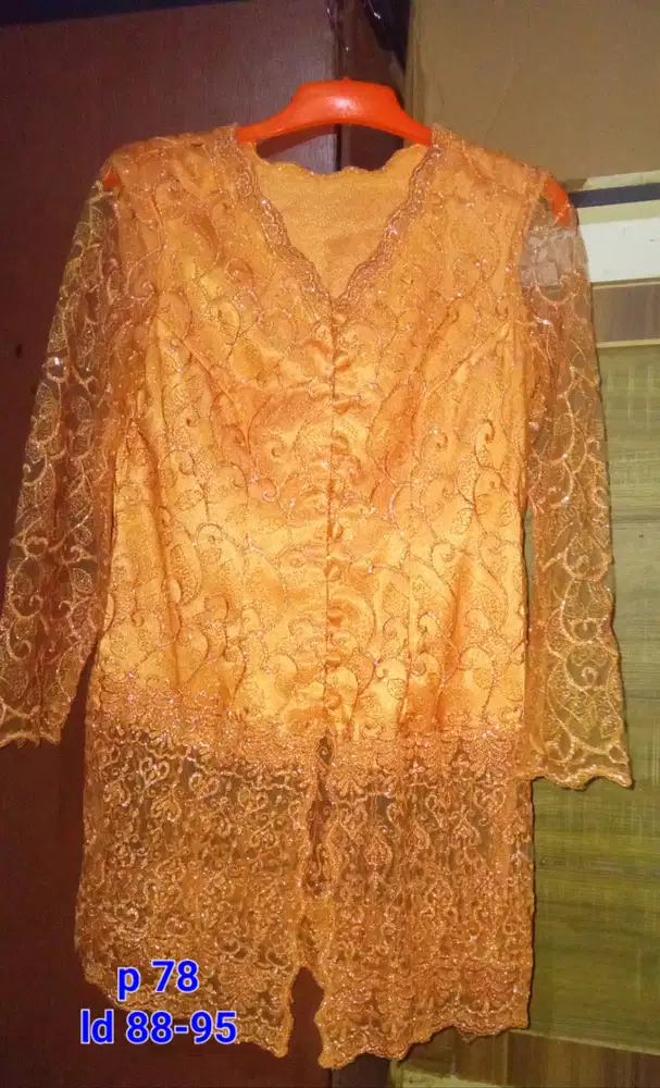 Kebaya dan Rok satu setel