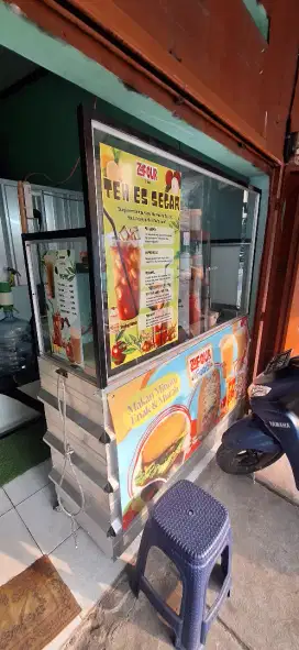 Gerobak dan meja jualan