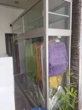 Etalase Baju Kaca
