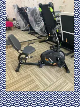 Sepeda statis Recumbent Legacy alat olahraga YWB-982