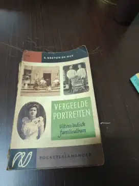 Buku Antik Vergeelde Portretten – E. Breton de Nijs