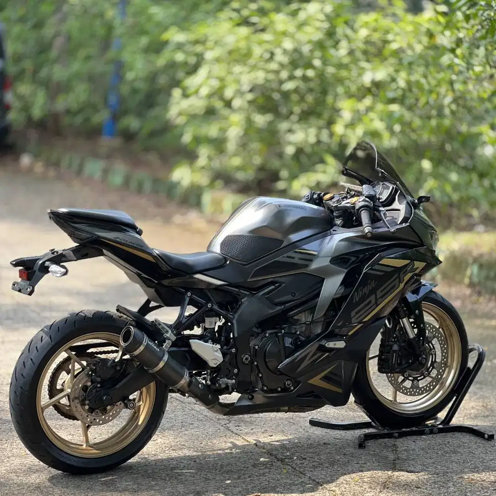 KM LOW! KAWASAKI ZX25R ABS SE GREY 2022 PAJAK PANJANG SIAP GASPOL