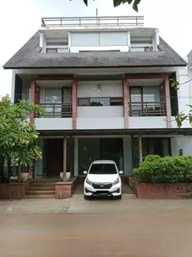 Rumah Hoek 3 Lantai di Bintaro Alamanda, Hanya 6 Menit ke Tol Veteran