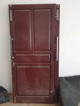 Pintu besi kupu tarung lengkap dengan handle