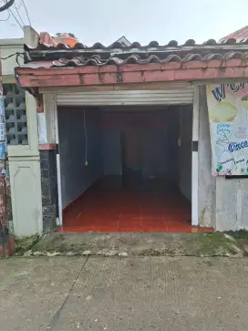 Disewakan Gudang / Rumah Toko dengan Rolling Door di Ciputat, Tangsel