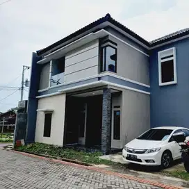 Rumah cantik modern 2 Lt 160 m2 dekat Rs Oen Solo Baru