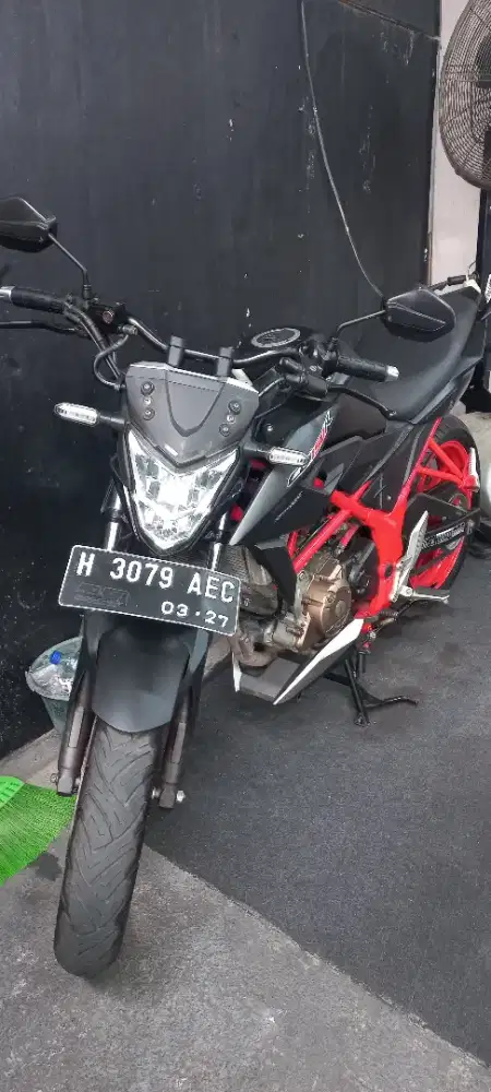 Honda CB 150 R se