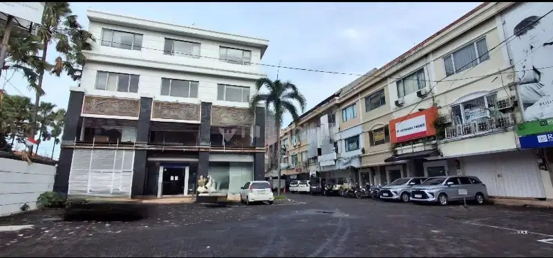 Gedung 4 lantai ex Bank Teuku Umar Denpasar Bali