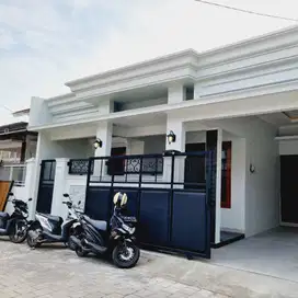 Rumah cantik semi klasik modern di Cluster One gate Gentan