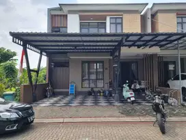 Rumah kota wisata dalam klaster