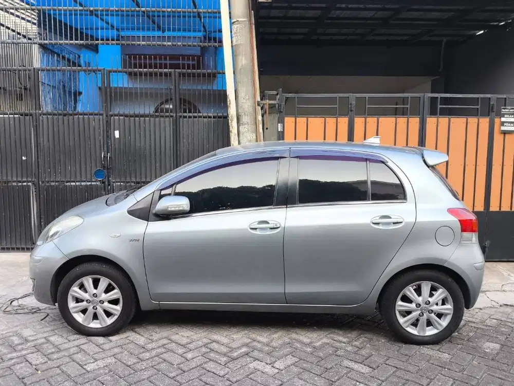 YARIS J MT 2012 ANTIK KM 68RB AN !!!