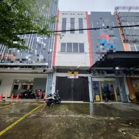 Ruko 3 Lantai Di tengah kota