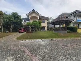 Villa Terawat di Villa Kusuma Estate Dekat Museum Angkut Lokasi Nyaman
