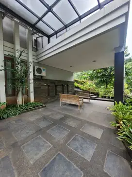 Dijual Rumah Hoek Taman Boulevard 3 Lantai di The Green BSD