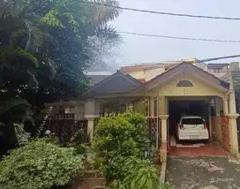 Rumah 2 Lantai Luas 225 dalam Kompleks di Petukangan Selatan dekat Tol