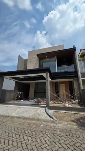 New Gress rumah minimalis baru Citraland Surabaya